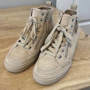 STEVE MADDEN LIKE NEW TAN / BEIGE WEDGE SNEAKER SIZE 7.5